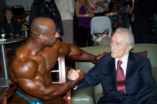 Dexter Jackson with Joe Weider at 2009 Mr. Olympia
